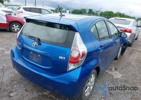 2014 Toyota Prius C Three z USA, uszkodzony, nr VIN JTDKDTB35E1560619